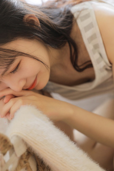 偷窥朝鲜女人厕所小便全过程