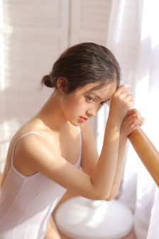 美女把尿口扒开灌牛奶